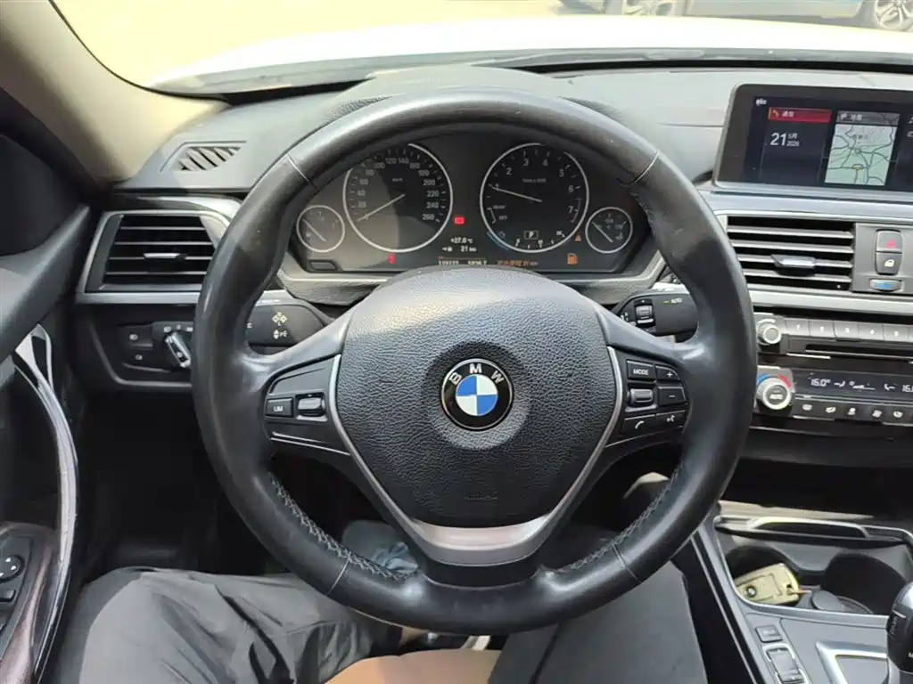 BMW 3 Series 2019 — фото 11