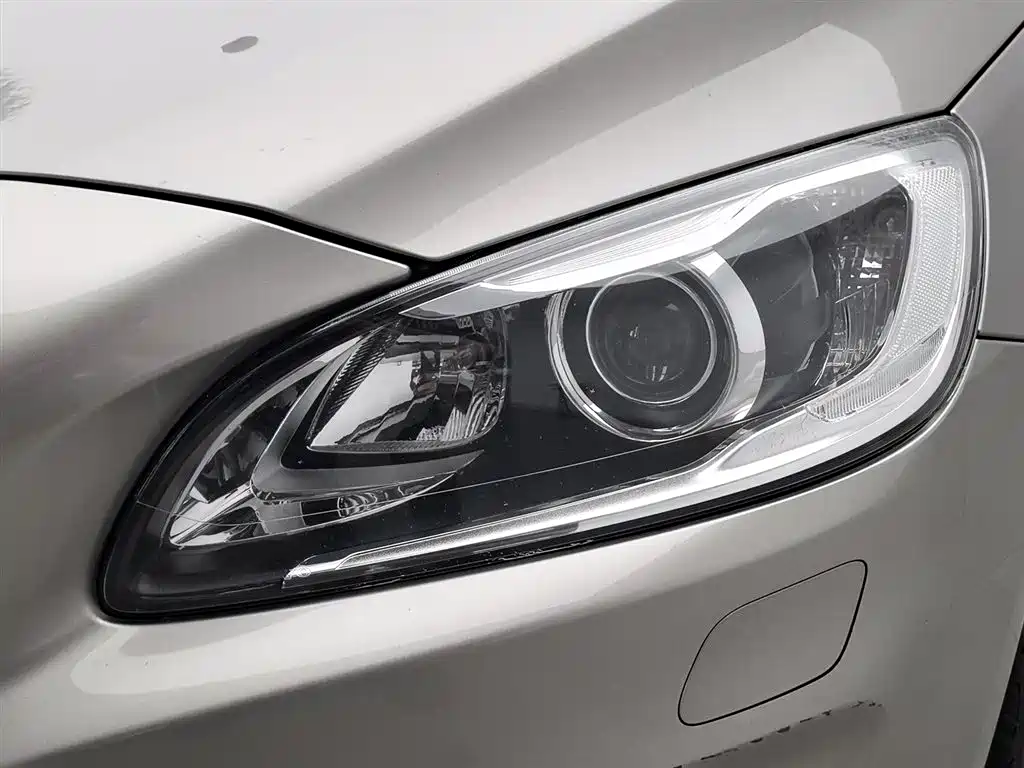 Volvo S60 2015 — фото 7
