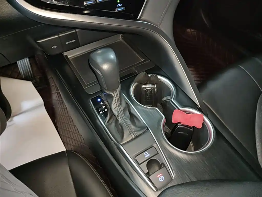 Toyota Camry 2022 — фото 14