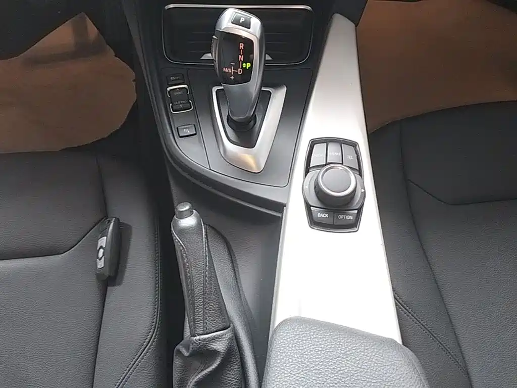 BMW 3 Series 2015 — фото 14