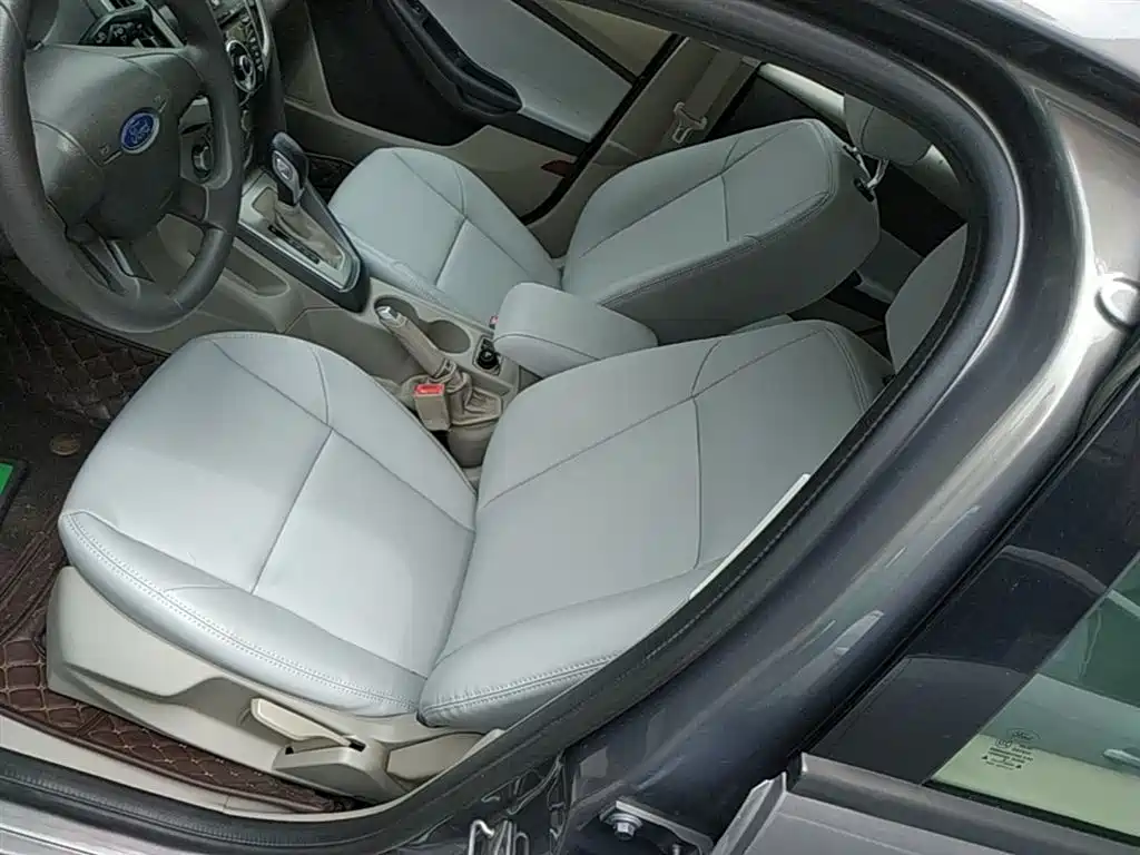 Ford Focus 2015 — фото 15