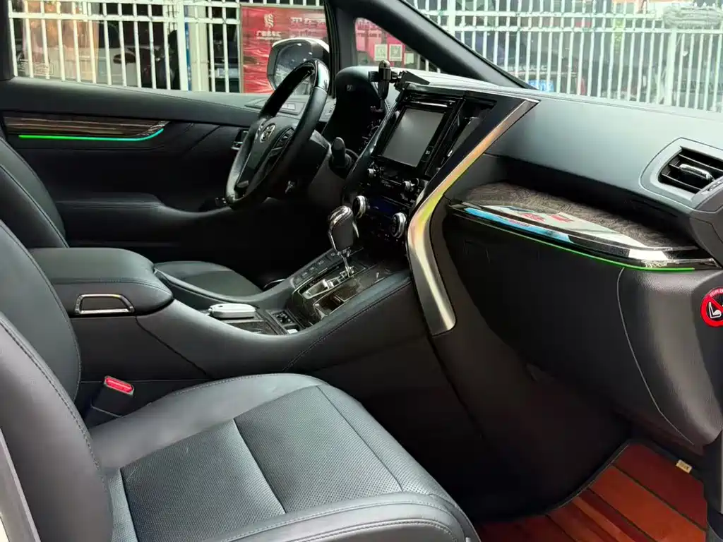 Toyota Alphard 2020 — фото 13