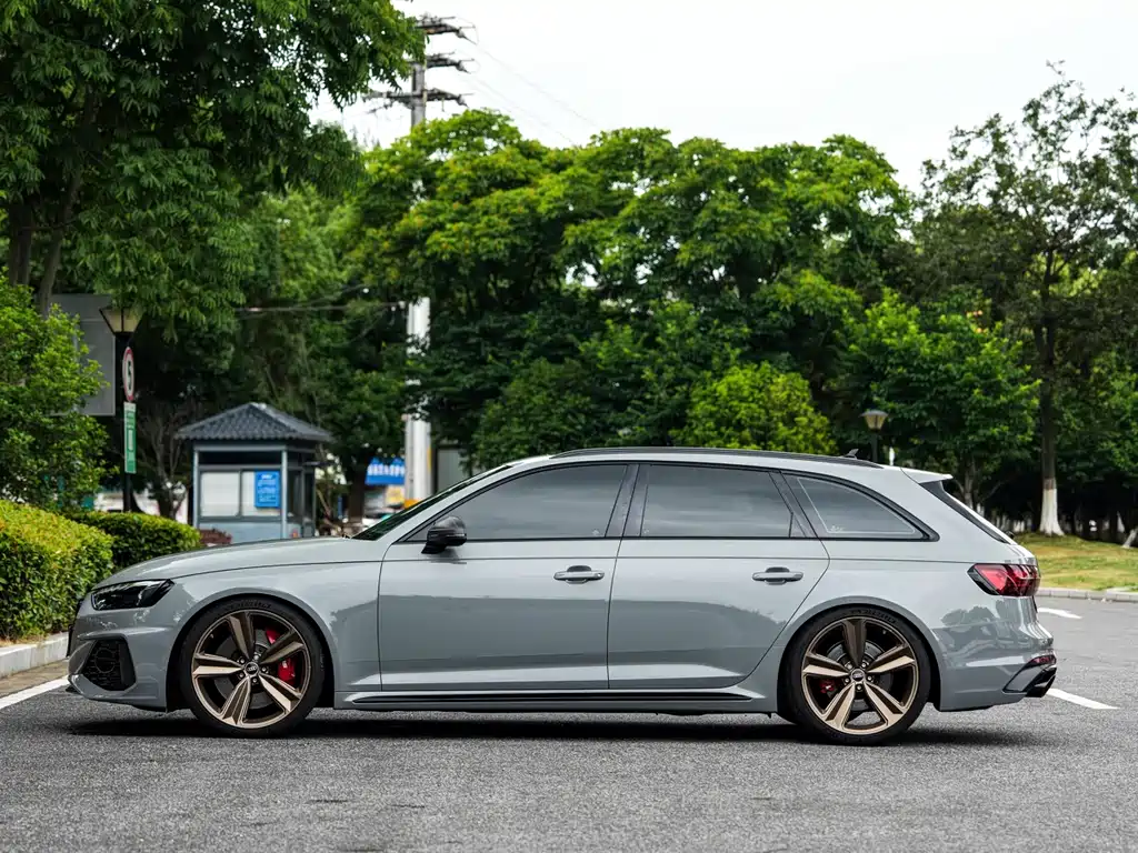 Audi RS 4 2021