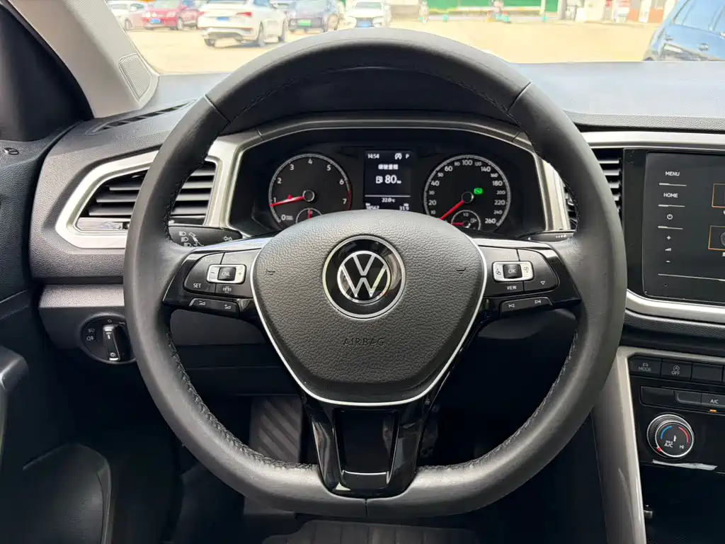 Volkswagen T-Roc 2023 — фото 13