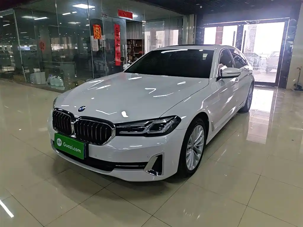 BMW 5 Series 2022 — фото 1