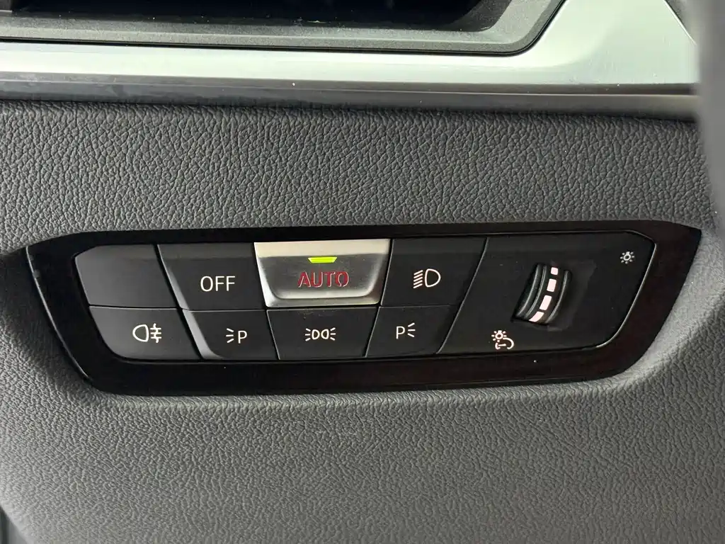 BMW 3 Series 2023 — фото 19