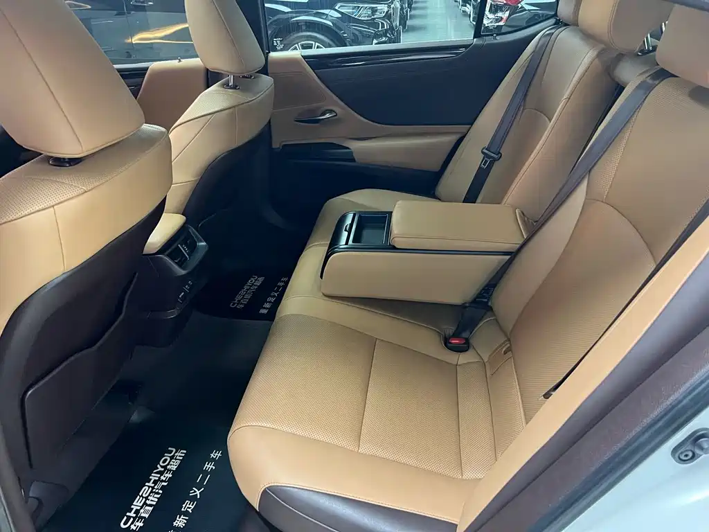 Lexus ES 2021 — фото 10