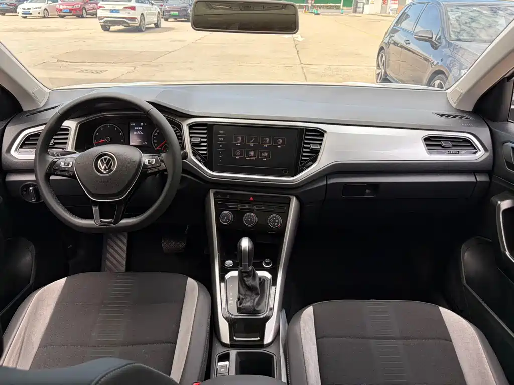 Volkswagen T-Roc 2023 — фото 11