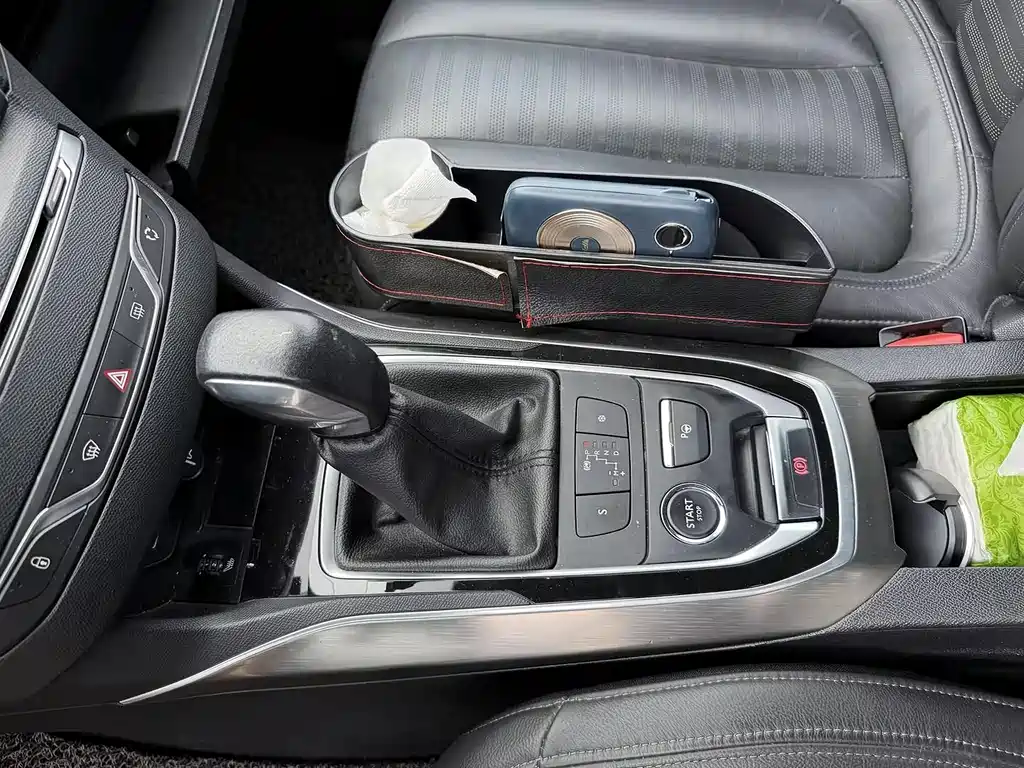 Peugeot 408 2015