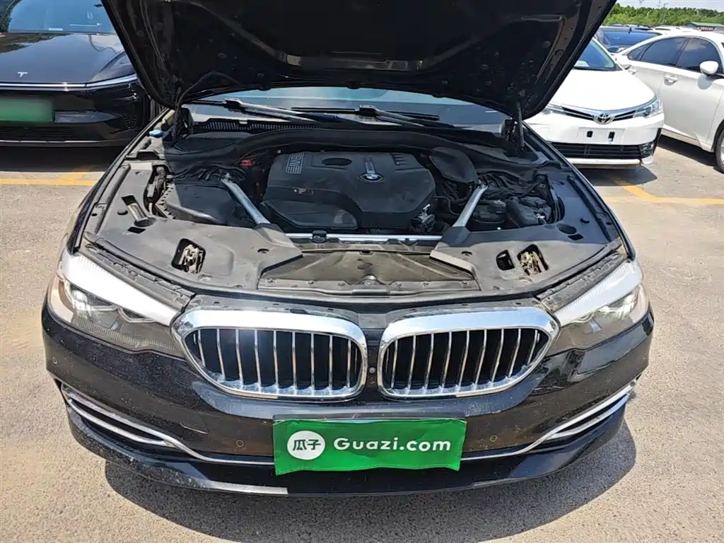 BMW 5 Series 2019 — фото 20