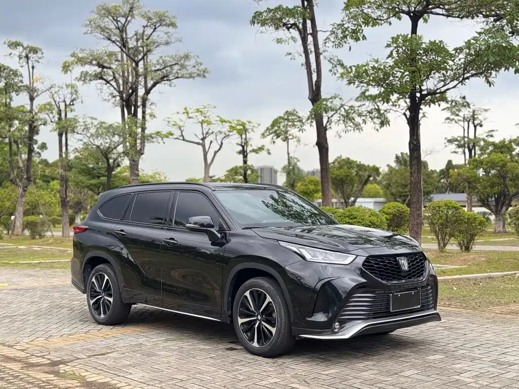 Toyota Crown Kluger 2023