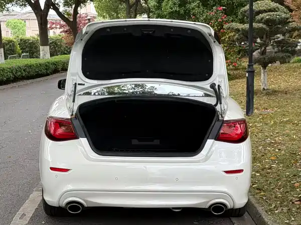 Infiniti Q70 2017