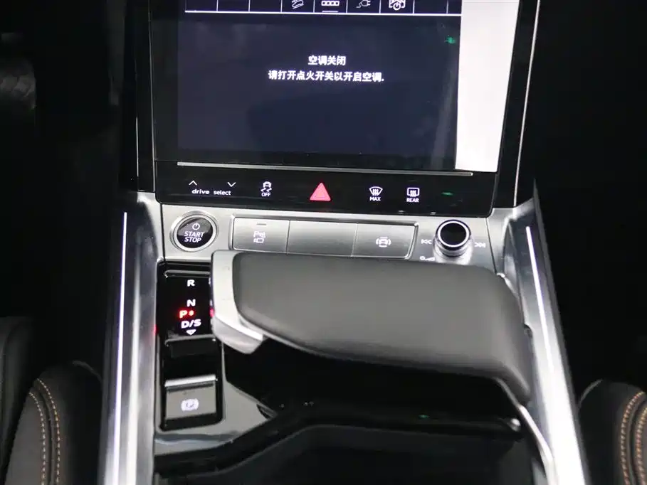 Audi e-tron 2025 — фото 10