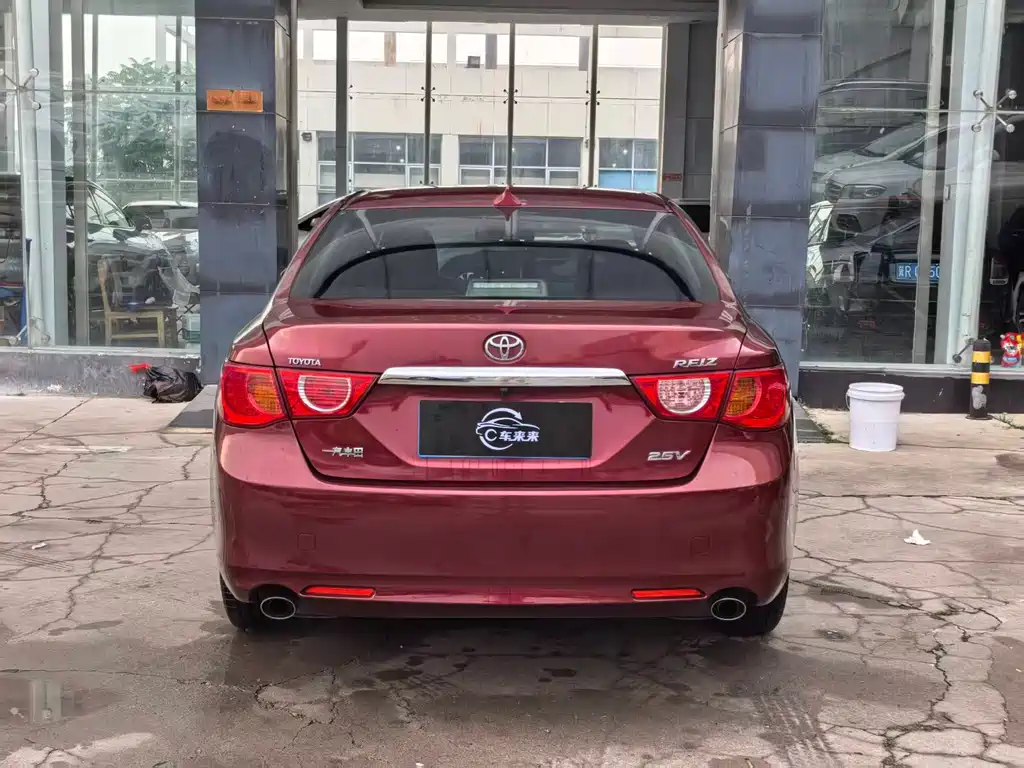 Toyota Reiz 2013
