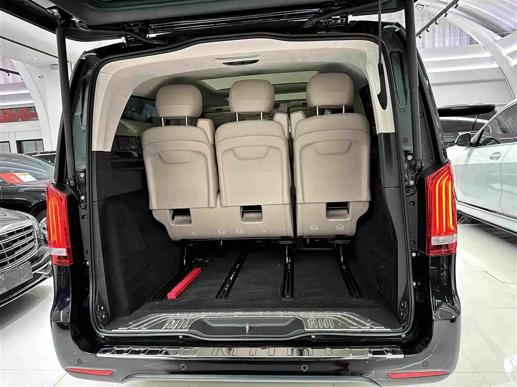 Mercedes-Benz V-Class 2023 — фото 25
