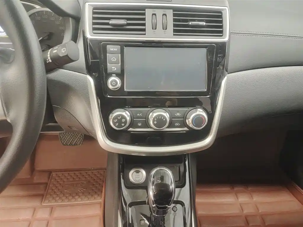 Nissan Tiida 2018 — фото 13