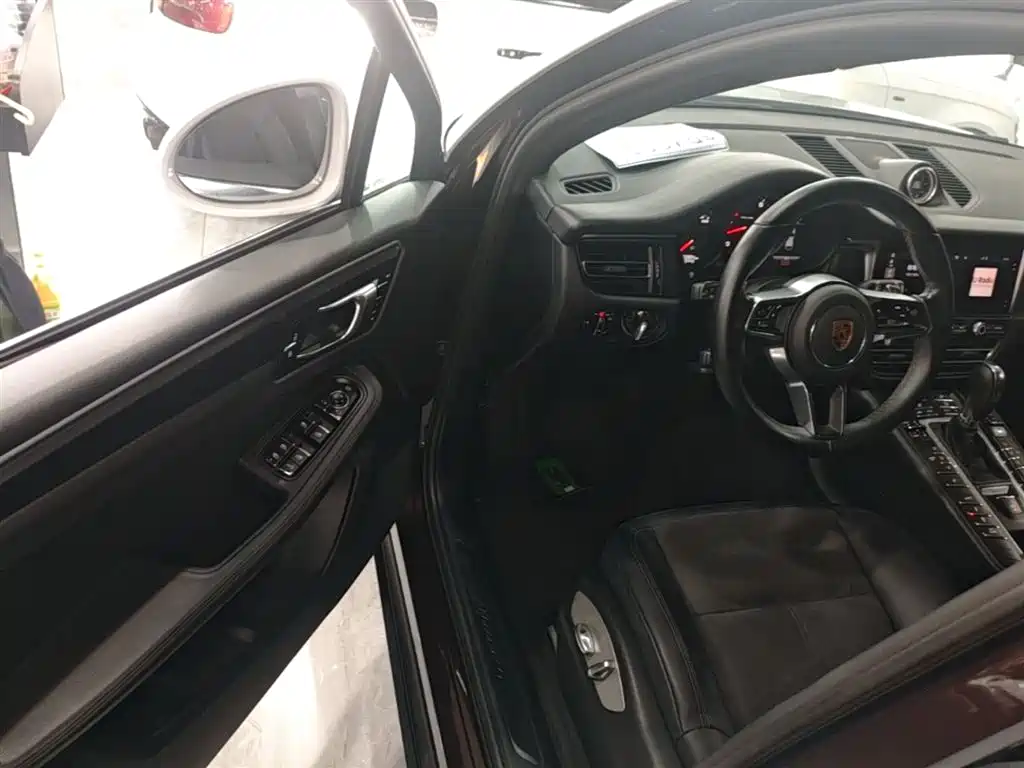 Porsche Macan 2021 — фото 16