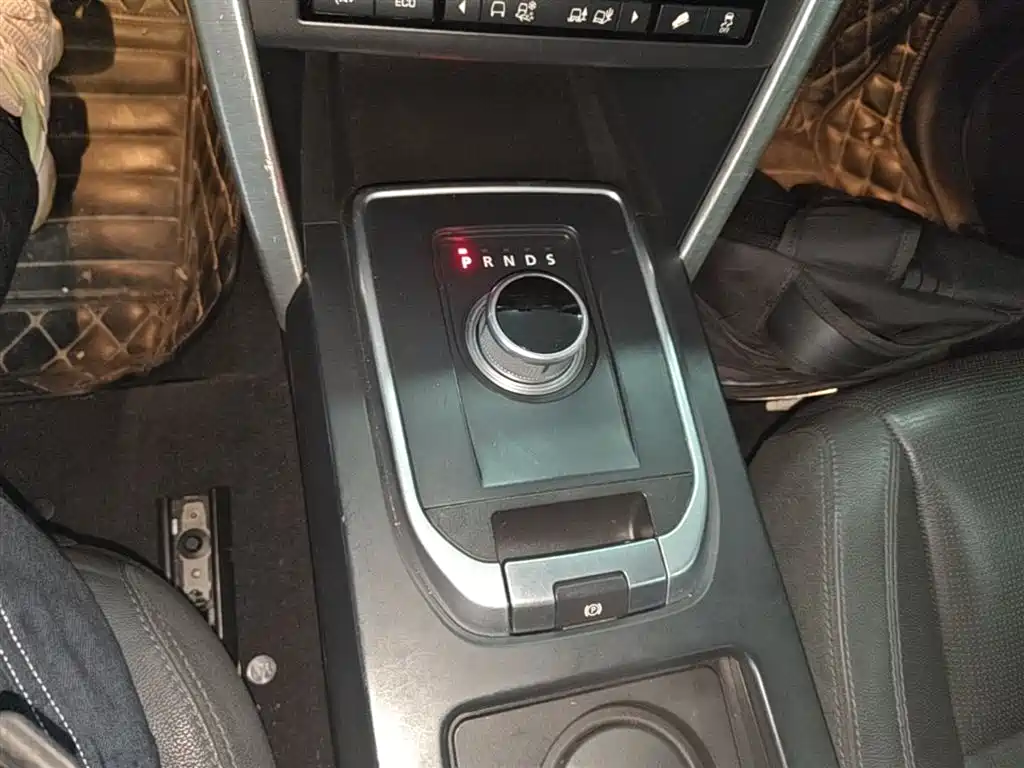Land Rover Discovery Sport 2016 — фото 14