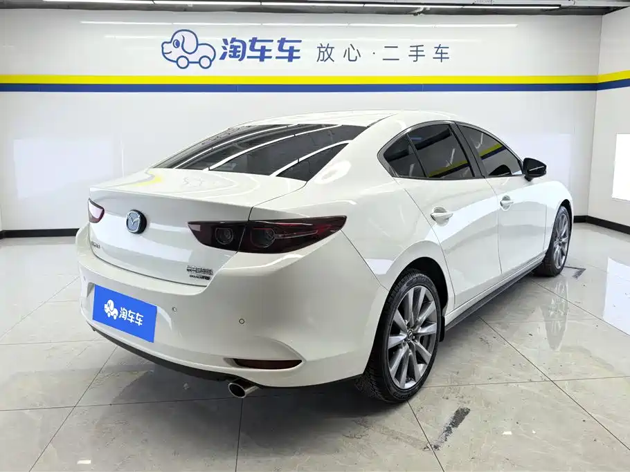 Mazda 3 Axela 2022 — фото 3