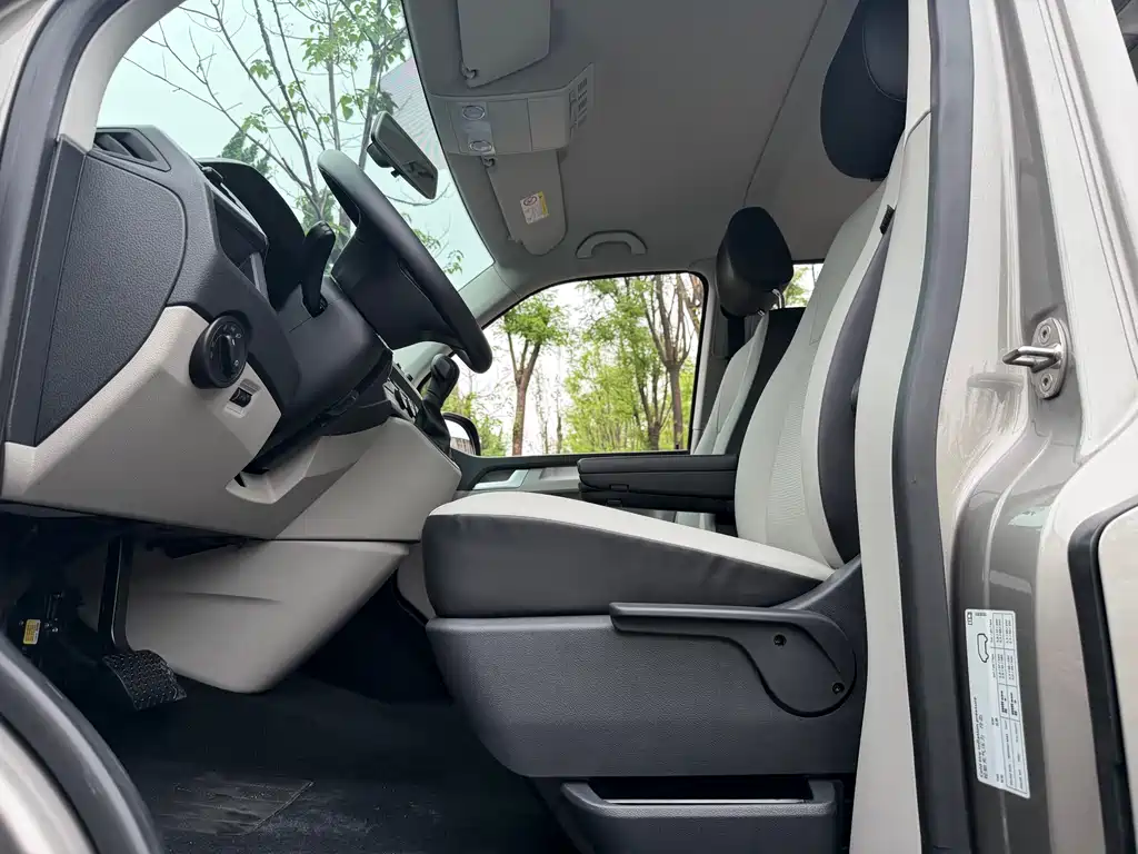 Volkswagen Caravelle 2017 — фото 12