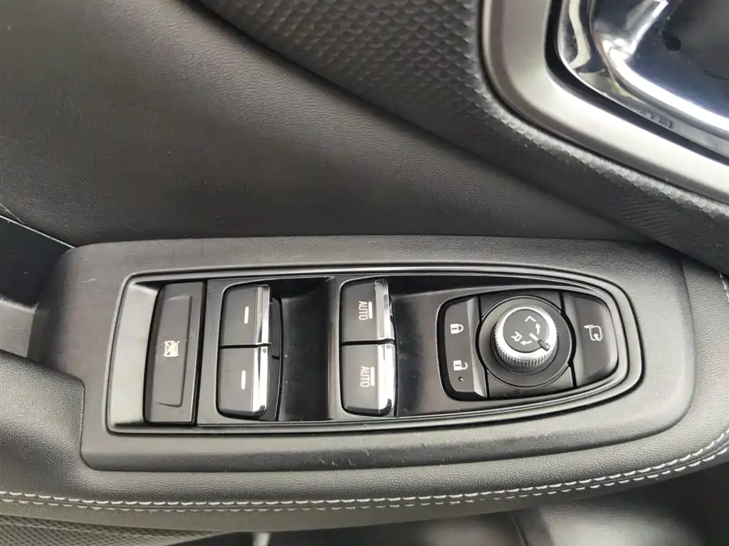 Subaru Forester 2020 — фото 9