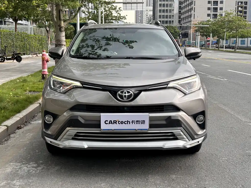 Toyota RAV4 2018 — фото 2