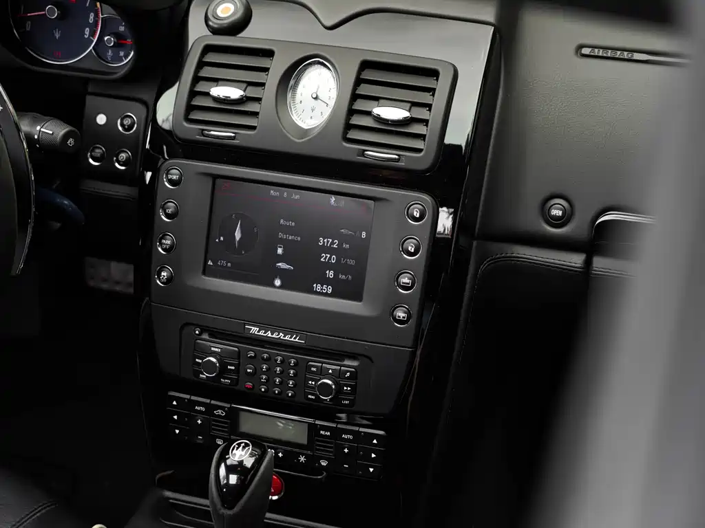 Maserati Quattroporte 2012 — фото 24