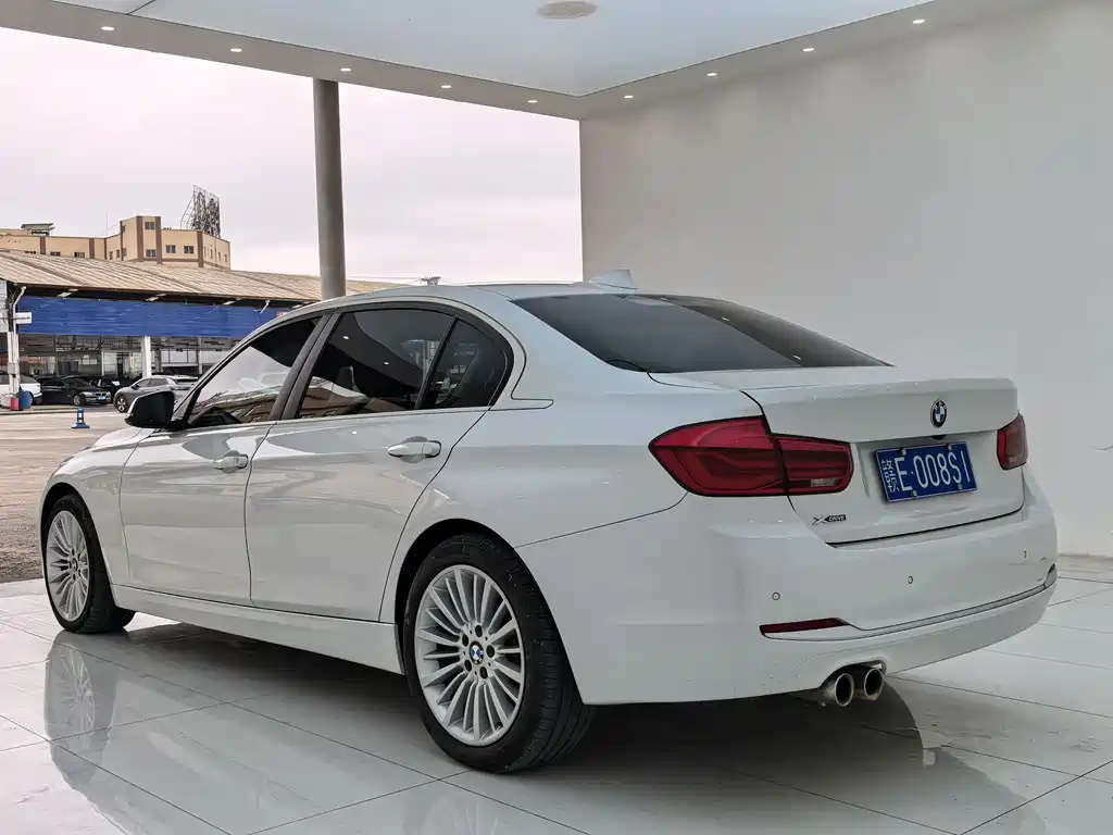 BMW 3 Series 2018 — фото 15