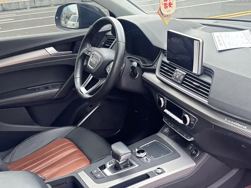 Audi Q5L 2020 — фото 11