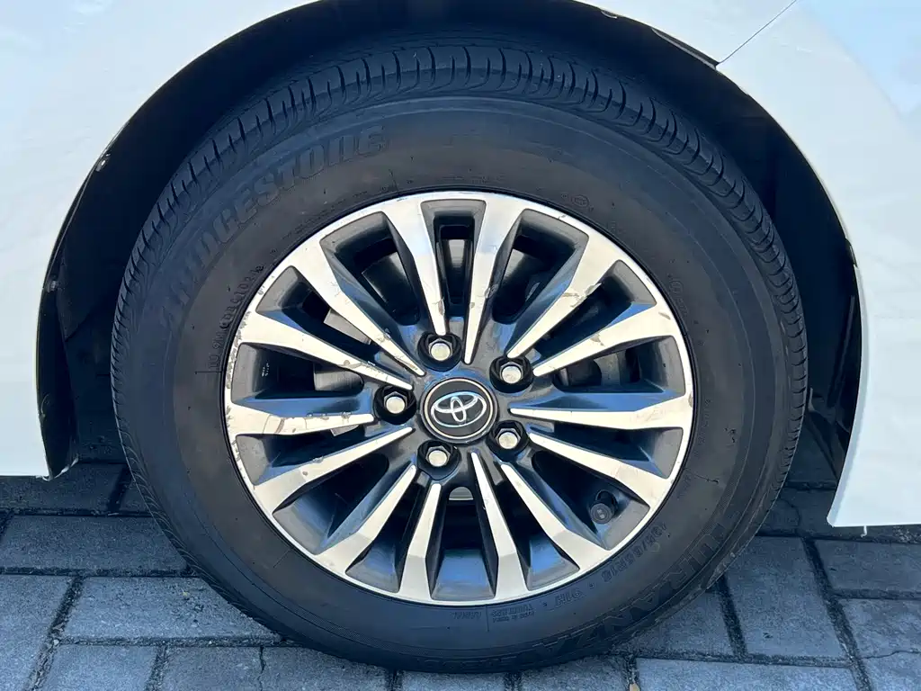 Toyota Corolla 2017 — фото 19