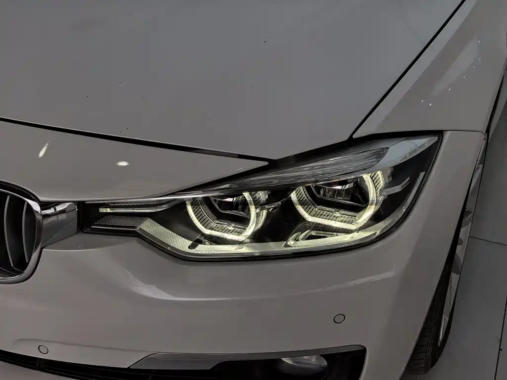 BMW 3 Series 2018 — фото 4