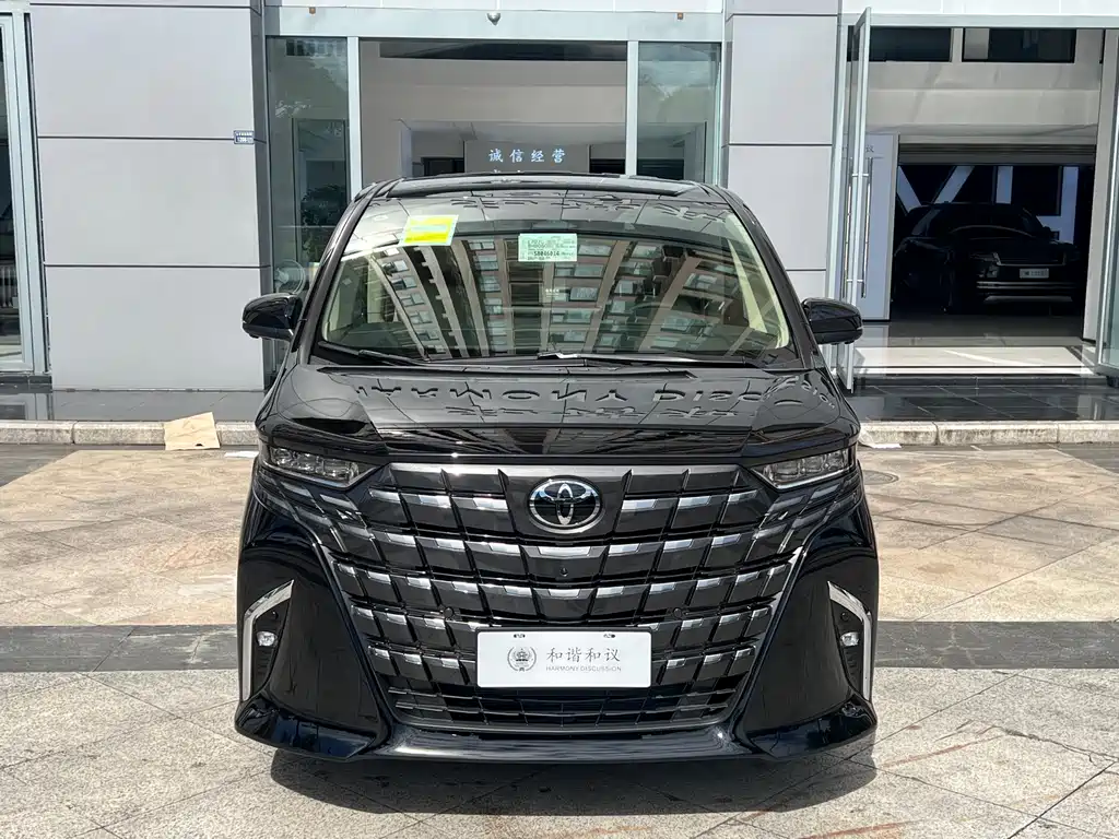 Toyota Alphard — фото 2