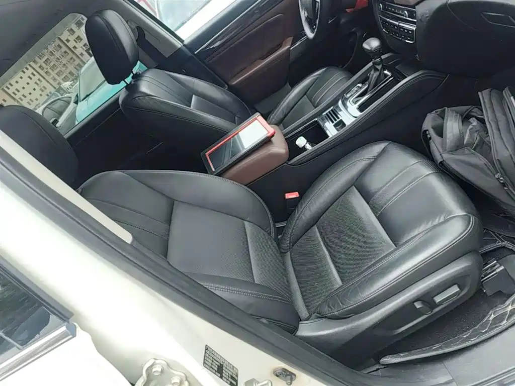 GAC Motor Trumpchi GS8 2017 — фото 25