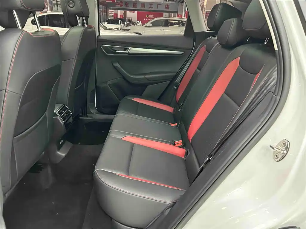 Skoda Karoq 2023 — фото 14