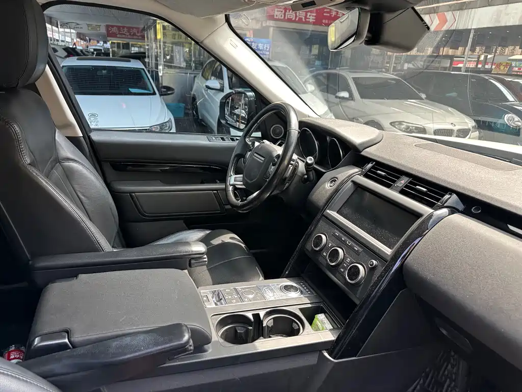 Land Rover Discovery 2019 — фото 11