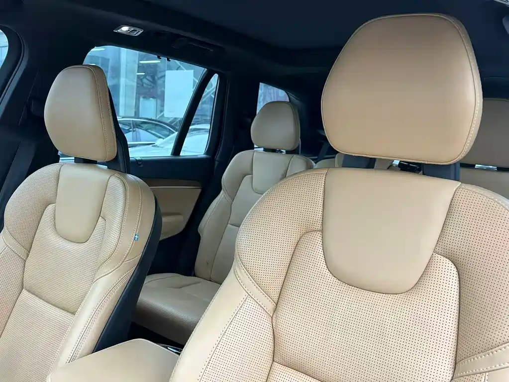 Volvo XC90 2017 — фото 18