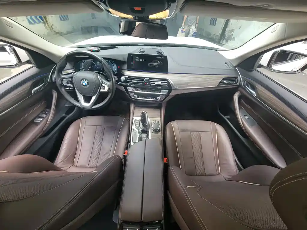 BMW 5 Series New Energy 2019 — фото 11