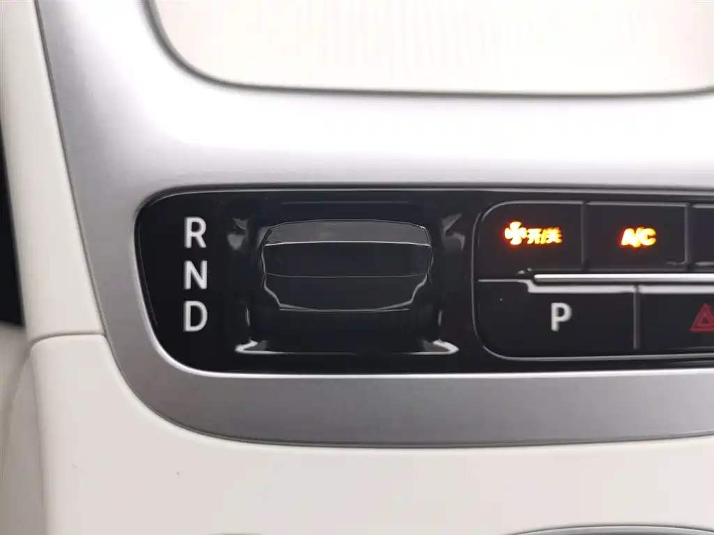 Geely Galaxy Starwish 2025 — фото 13