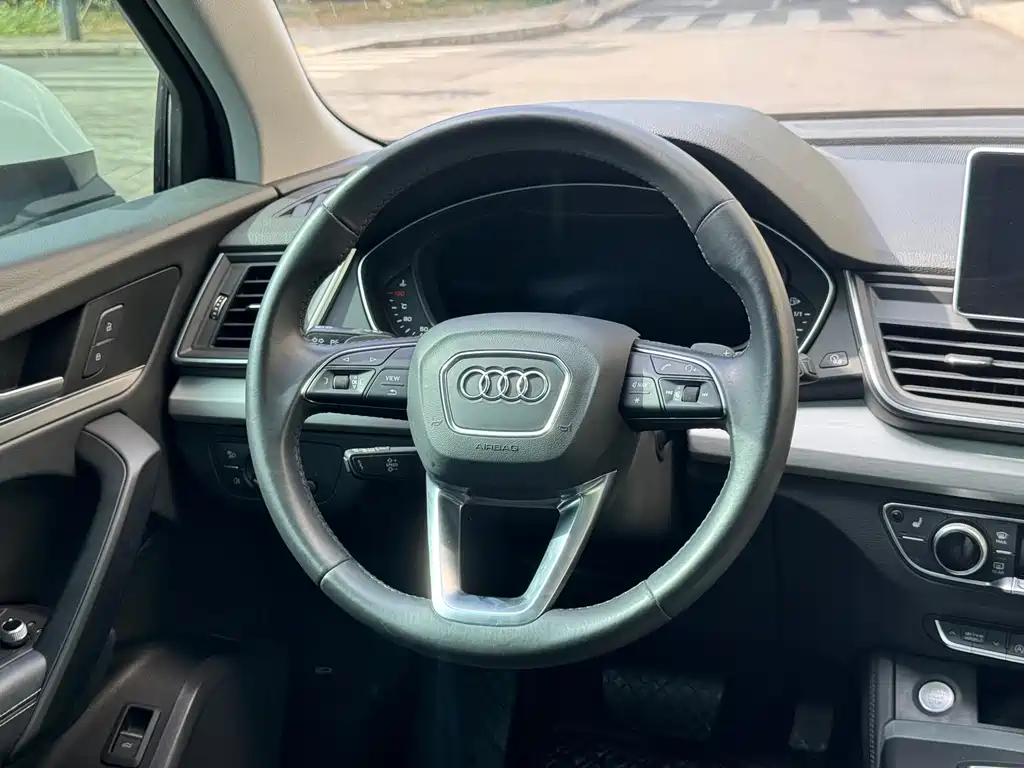 Audi Q5L 2020 — фото 20