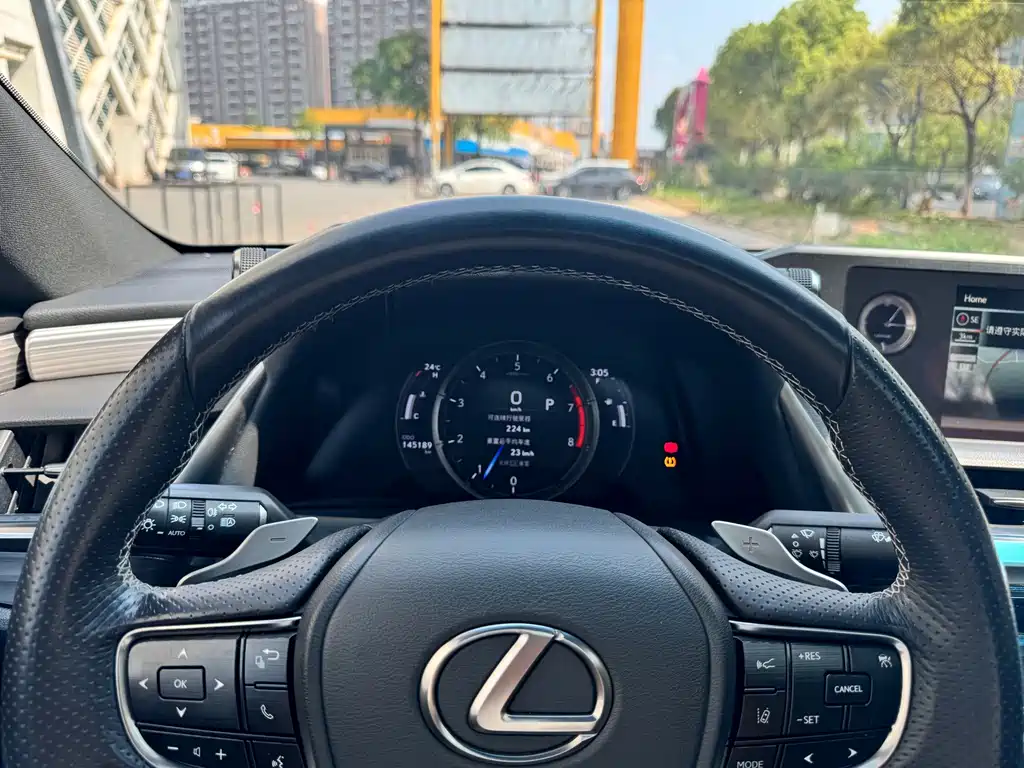 Lexus ES 2018 — фото 12