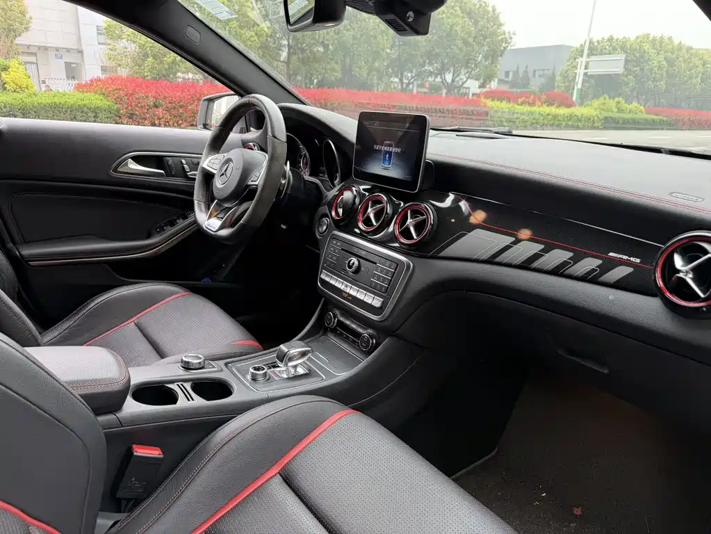 Mercedes-Benz GLA AMG 2018 — фото 13