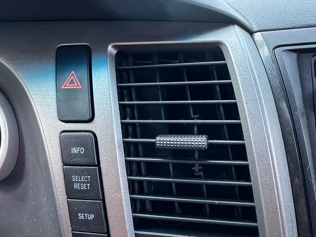 Toyota Sequoia 2016 — фото 24