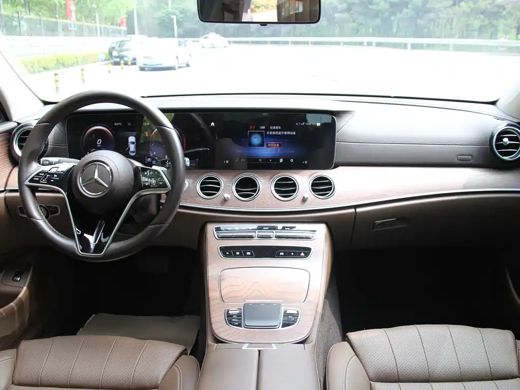 Mercedes-Benz E-Class 2022 — фото 20
