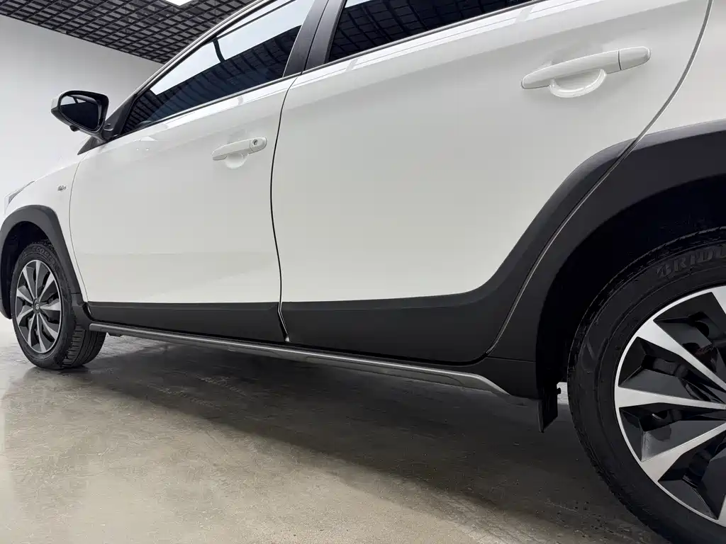 Toyota Yaris L 2022 — фото 30