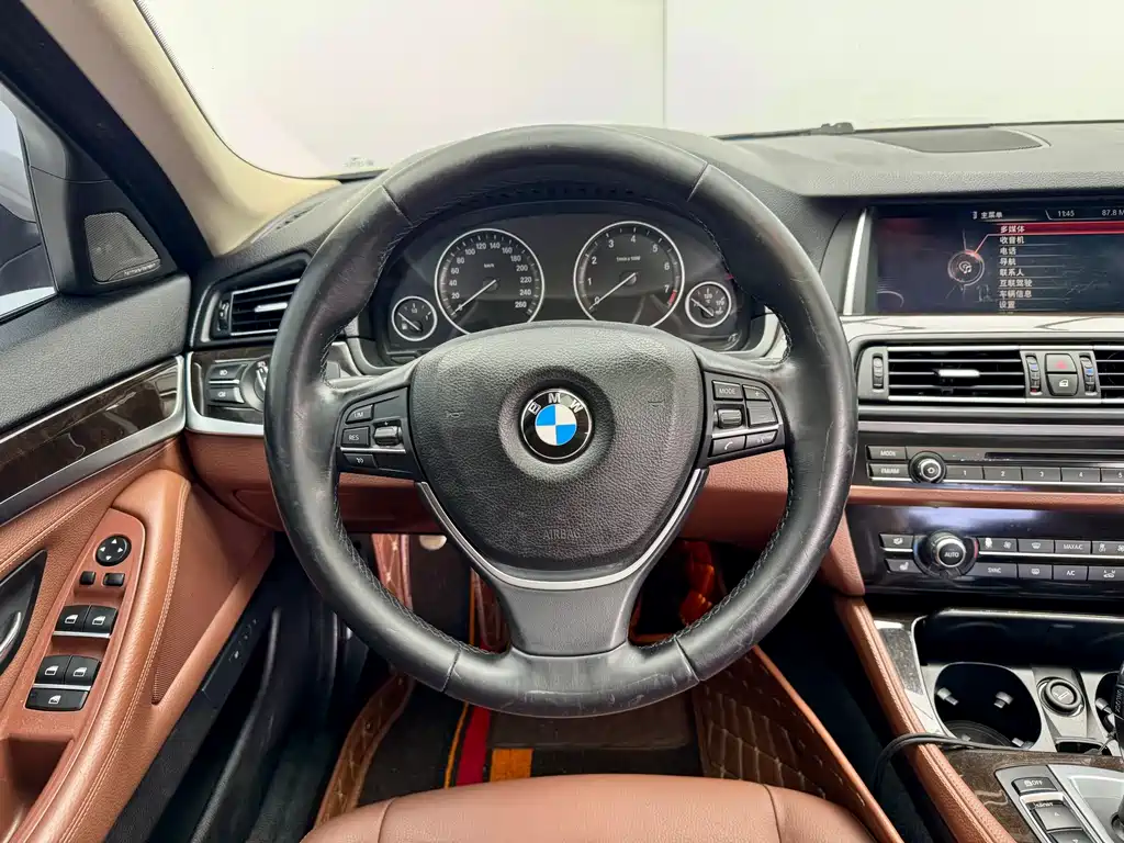 BMW 5 Series 2016 — фото 17