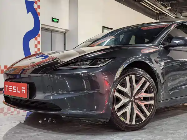 Tesla Model 3 2025
