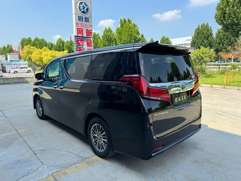 Toyota Alphard 2022 — фото 15