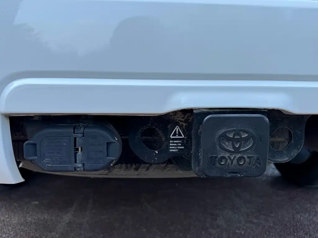 Toyota Sequoia 2016 — фото 10