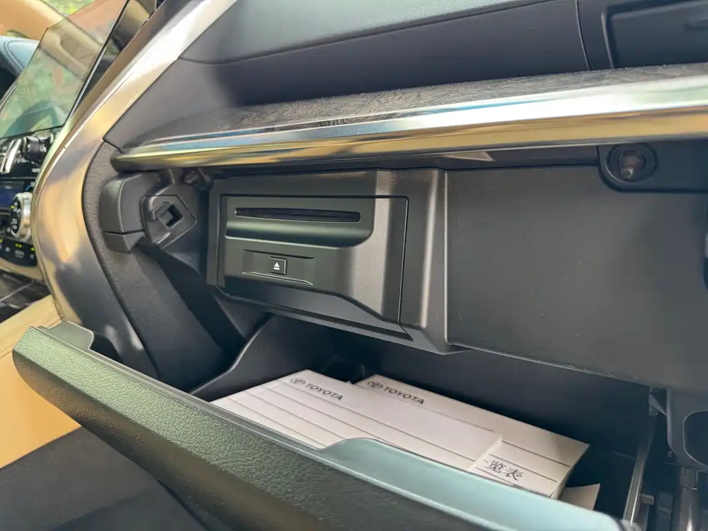 Toyota Alphard 2021 — фото 22