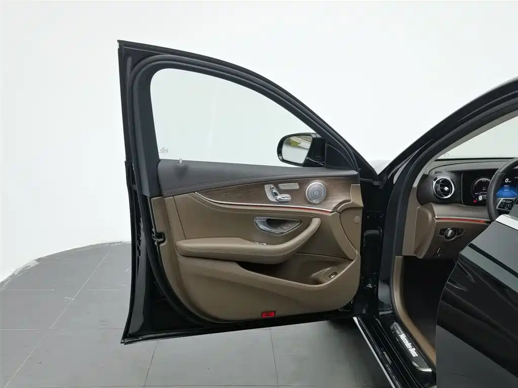 Mercedes-Benz E-Class 2023 — фото 8